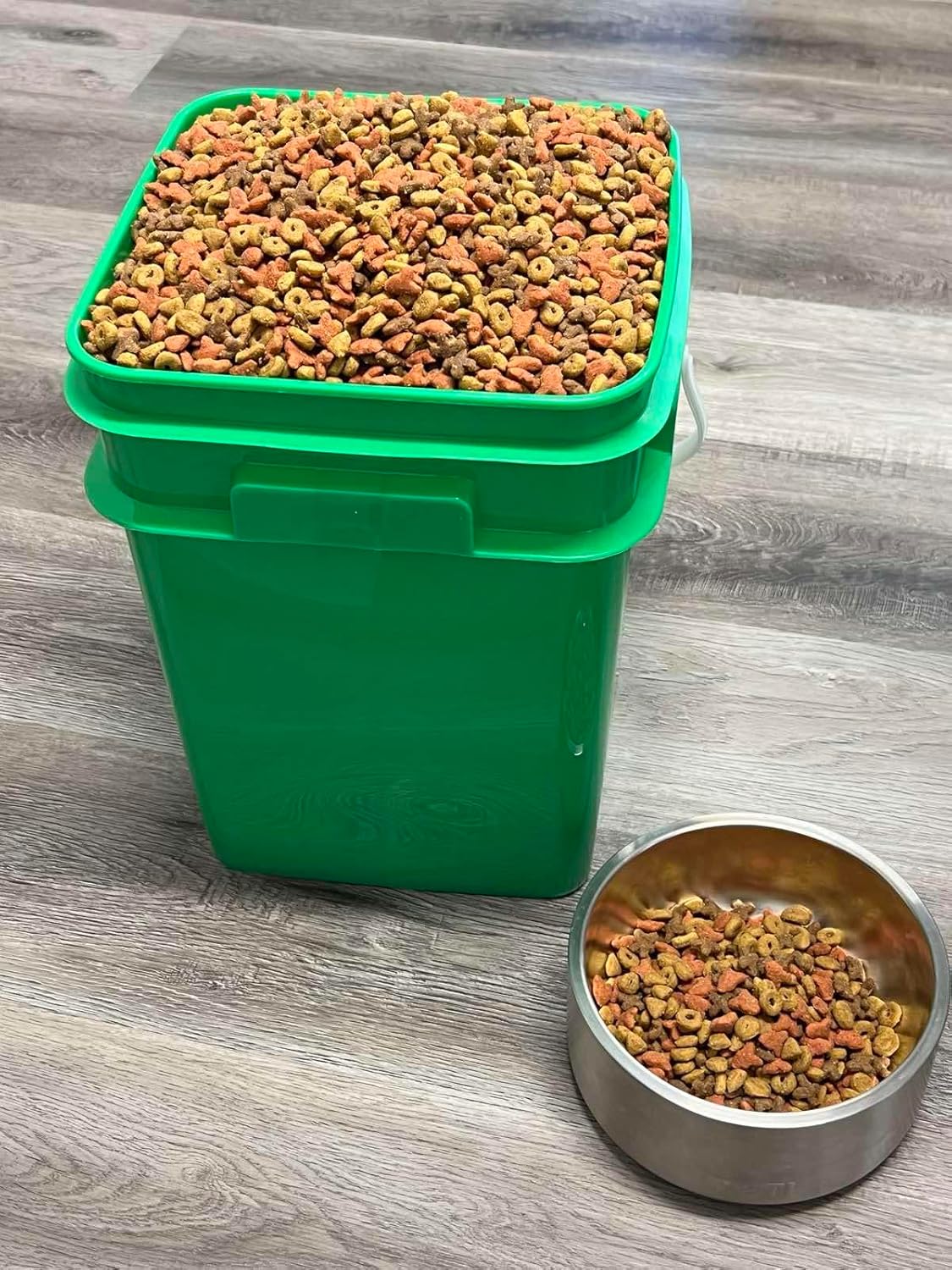 House Naturals 4 Gallon Square Food Grade Bucket Pail with Plastic Handles and Lid (Pack of 3) Made in USA containers (Green)